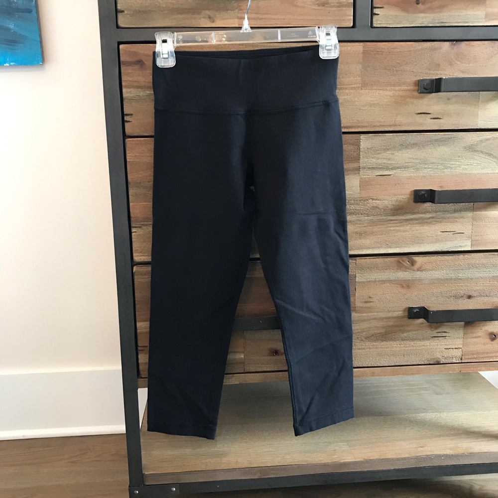 Lululemon Wunder Under Crops. Black print, 4.